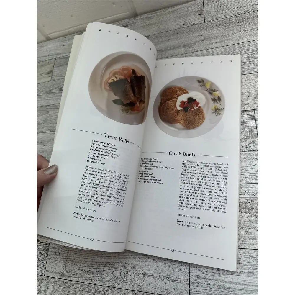 The Book of Breakfasts and Brunches - Paperback By Harries, Kerenza‎ - Cookbook